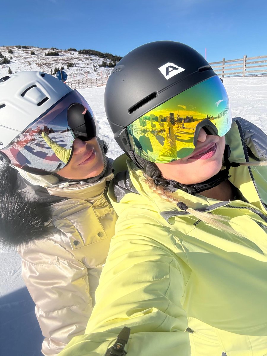 Karin8207's tweet photo. My first time skiing this season 💫 ⛷️❄️ #skiing #skiseason https://t.co/XgVpPy7hbr