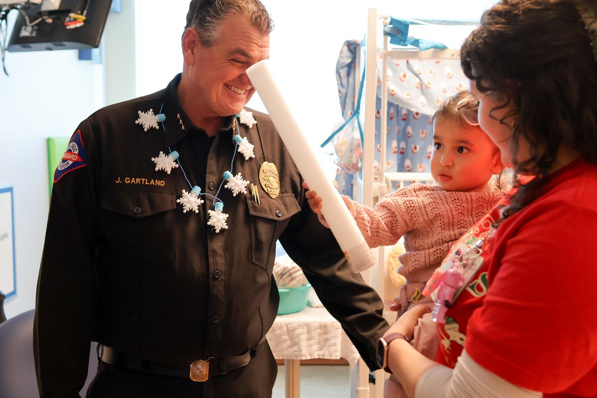 radychildrens's tweet photo. #RadyChildrens patients got a special visit from our local heroes from the @SDFD &amp; lifeguard division! Their visit brought cheer &amp; made this season a little brighter for our kids &amp; families. 💙🚒 https://t.co/PSgt8LNTvY
