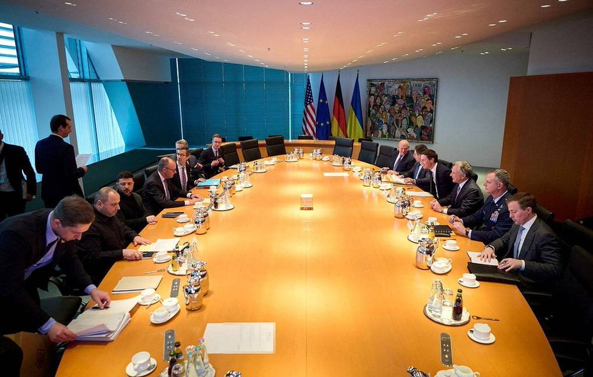 USA sdělily Ukrajině na schůzce v Berlíně, že pro uzavření mírové dohody musí ustoupit z Doněcké oblasti a Ukr ... - aeronet.news/usa-sdelily-uk…