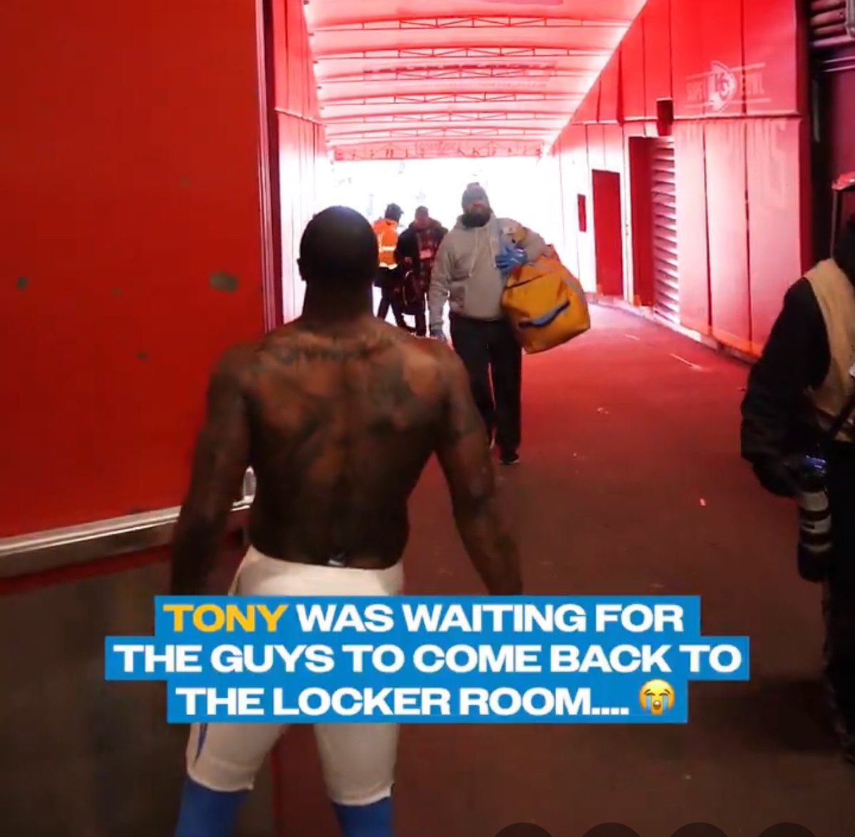 karenluvssports's tweet image. #probowlvote + Tony Jefferson

RT = 2 votes