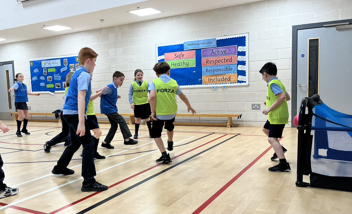 MrsChalmersStN's tweet photo. We enjoyed some football with Sean from Morton this morning ⚽️🥅🙌 https://t.co/pbsnsW0Tgi