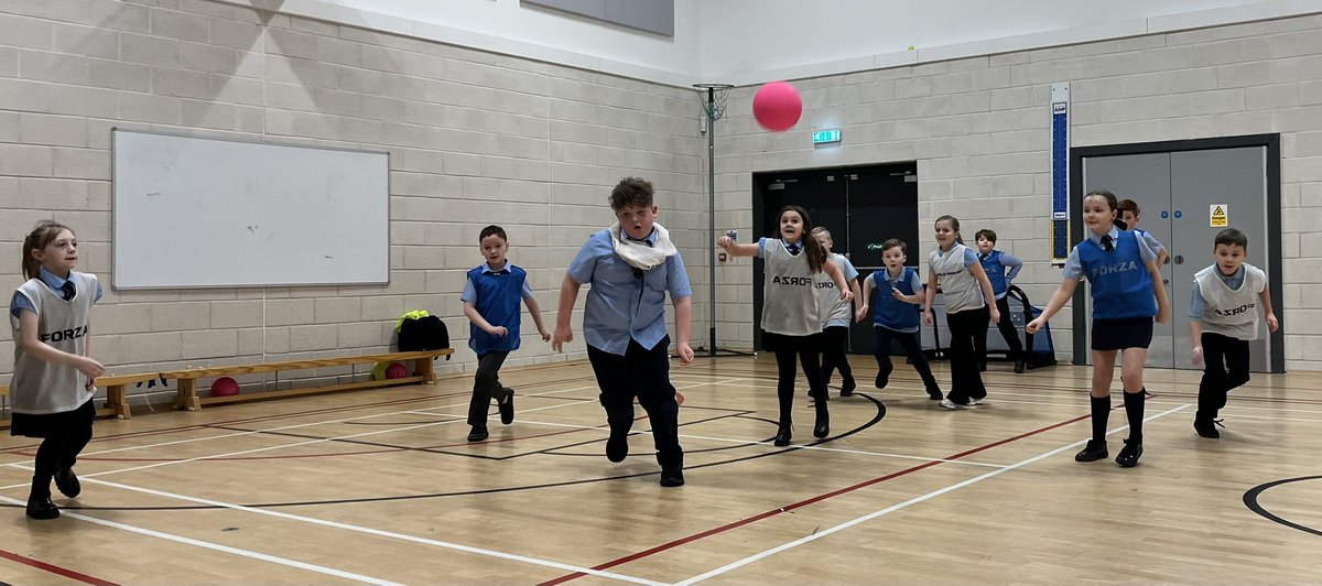 MrsChalmersStN's tweet photo. We enjoyed some football with Sean from Morton this morning ⚽️🥅🙌 https://t.co/pbsnsW0Tgi