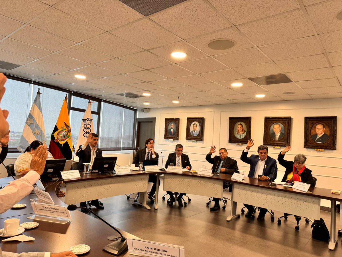 cccuenca's tweet image. Nuestro presidente, el Ing. Galo Salamea M., fue designado Presidente de la Federación Nacional de Cámaras de Comercio del Ecuador @fedecamaras_ecu , marcando un hito histórico para Cuenca.

Su nombramiento consolida el liderazgo del sector comercial cuencano a nivel nacional 👏