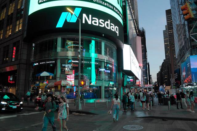 wallstengine's tweet photo. Nasdaq is moving to 23hr a day, 5 day a week trading & will file with the SEC on Monday to get it approved

The plan is for a day session from 4am to 8pm ET & a night session from 9pm to 4am, with the trading week running Sunday 9pm to Friday 8pm and a launch targeted for 2H'26

Source: Reuters