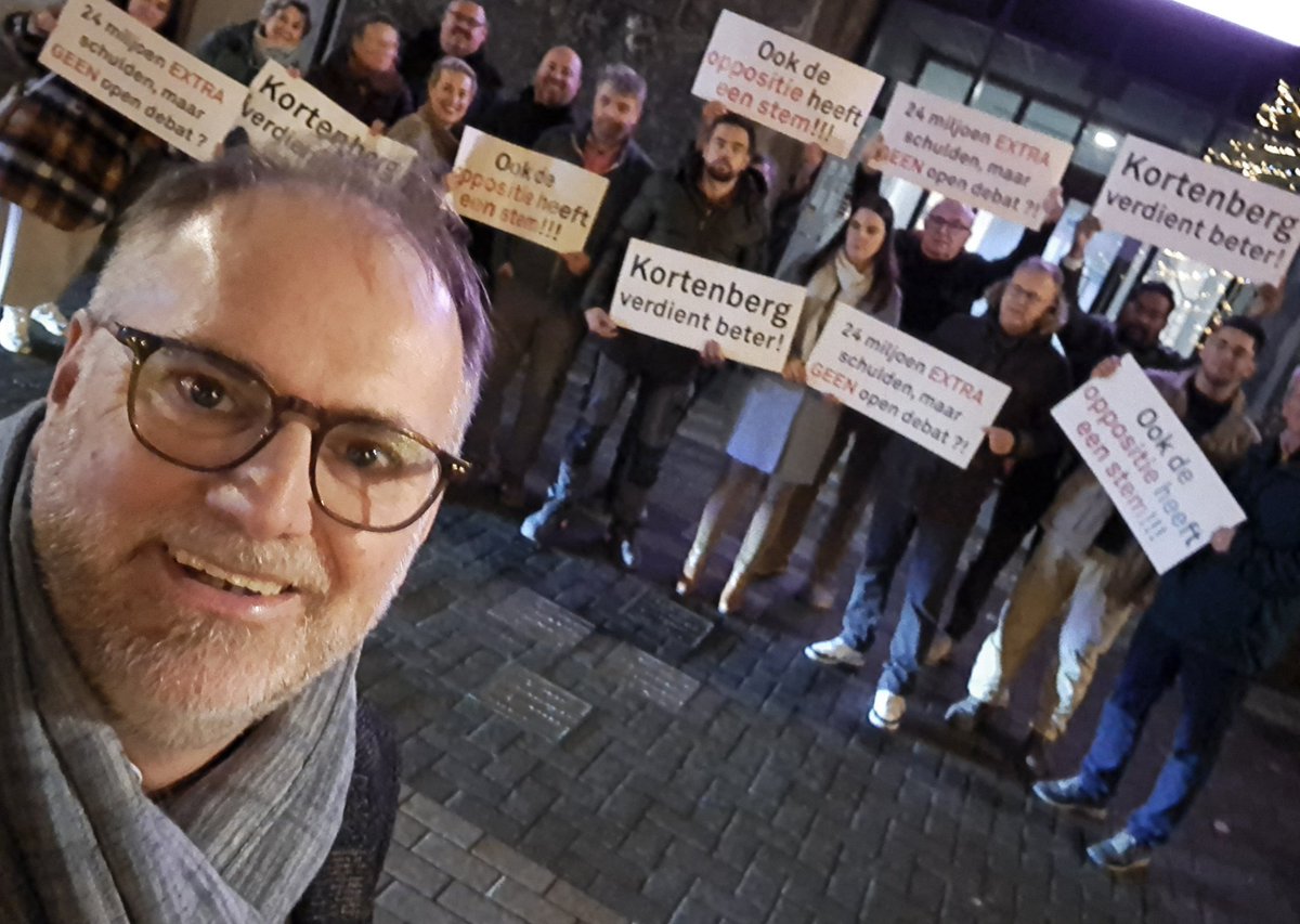 Vandaag stond GR met meerjarenplan #kortenberg gepland Maar door fout/laattijdige documenten wordt die verplaatst naar dag dat helft v oppositie niet kan
Actie @ gemeentehuis want  schuldopbouw met 24 mio EUR (1200 EUR/inwoner) verdient een echt debat #kortenbergverdientbeter