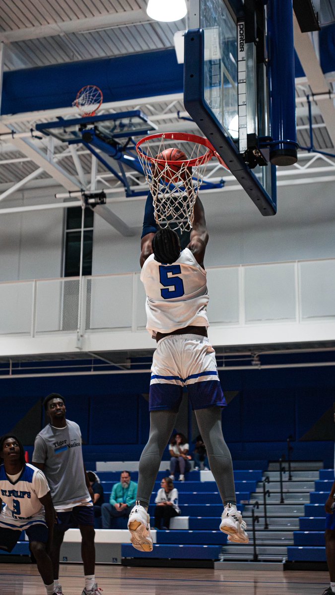 Izzy Echeozo tweet media