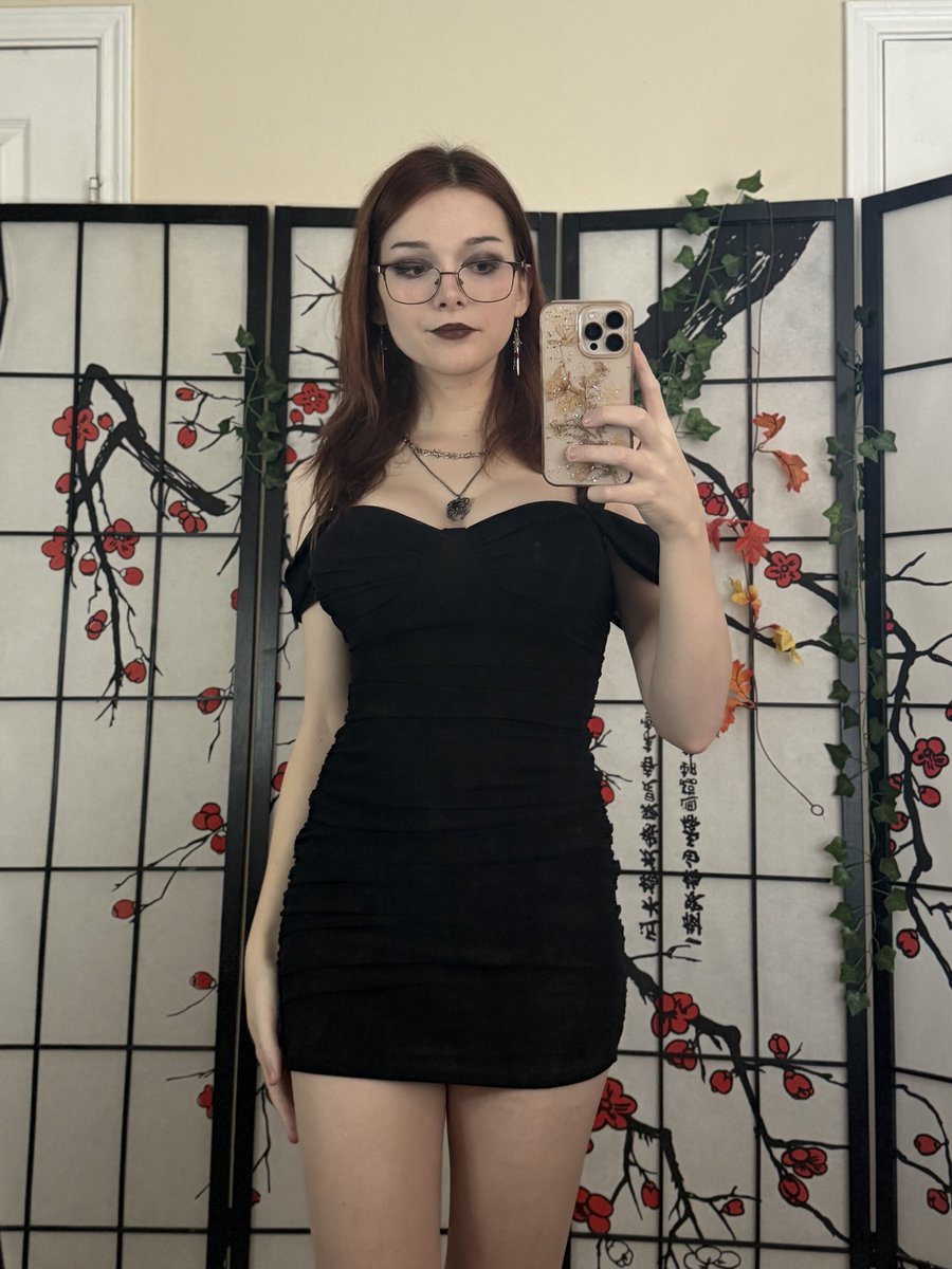 jelloalls's tweet photo. Need to wear black dresses more 🖤 https://t.co/gqJ7OjLgJD