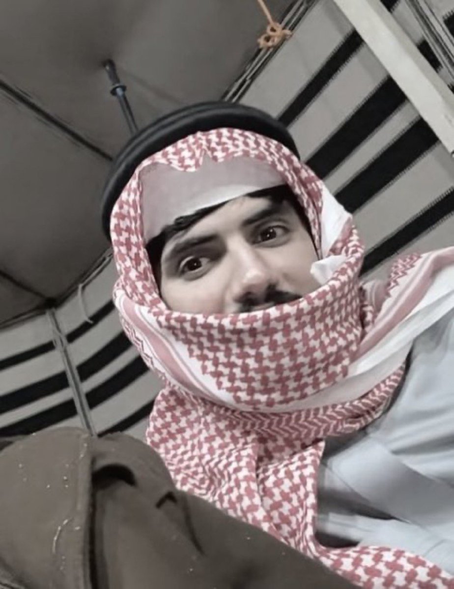Noof__505_'s tweet photo. ينطبق عليك البيت
 اللي يقول فيه بن جدلان >>

             "عفوي و أعامل الناس بعفويه 
      و أطير فيهم و أقلطهم وسط صدري"🤍

      //  #محمد_بن_مفرح  // https://t.co/8CedJfSQNB