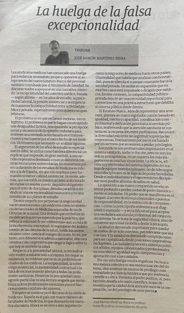 BalibreaJose's tweet photo. ¡Oh, noble pluma del agravio,
adalid del resentimiento ilustrado!
Celebremos hoy al valiente cronista
que, armado de teclado y agravio comparativo,
se yergue contra la medicina
desde la atalaya del columnismo dominical.

No escribe como quien es —¡faltaría más!—,
sino como quien sueña haber sido:
profesor honorífico, título etéreo,
tan vaporoso como incontestable,
que no pesa en nóminas ni exige docencia,
pero abrillanta firmas y alivia complejos.

Desde su tribuna de papel
denuncia a los médicos con ardor justiciero,
no desde el dato ni la evidencia,
sino desde la entraña herida
de quien confunde vocación con agravio
y jerarquía con ofensa personal.

¡Qué mérito el suyo!
Criticar al sistema sin comprenderlo,
combatir al médico sin conocer la medicina,
y hacerlo siempre con la superioridad moral
que solo concede no tener responsabilidad última
sobre decisiones ni resultados.

Sea, pues, alabado este héroe del resentimiento,
que no cura, pero opina;
no lidera, pero alecciona;
no enseña, pero firma como profesor.
Porque en tiempos de incertidumbre,
nada reconforta más que un título honorífico
para dar peso a una queja mal digerida.

Larga vida al columnista airado,
azote del fonendo y mártir del reconocimiento ajeno,
que jamás dejará de recordarnos
que el ego también puede tener guardias…
aunque nunca las haya hecho.