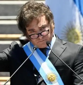 updatecharts's tweet photo. Javier Milei, presidente do país mais racista da América do Sul, alfineta o Brasil ao publicar nos stories uma imagem do mapa do país coberto por favelas. https://t.co/TJRXSsBeyP