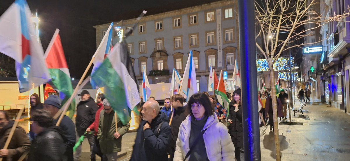 Nova mobilización en #Ferrol en solidariedade con Palestina logo de  2 meses de incumprimentos do falso plano de paz. Por unha paz real e soberanía para #Palestina 🇵🇸 #GalizaConPalestina
