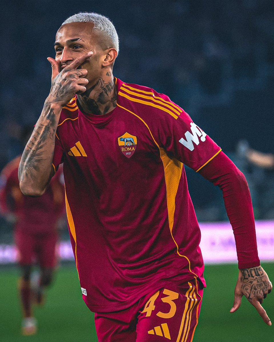 SerieA's tweet photo. 🤿💎👀
#RomaComo https://t.co/mrCdpuWeOq