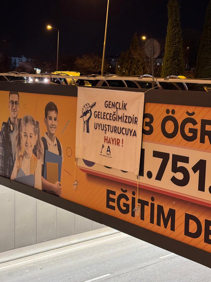 “”Evlatlarını madde bağımlılığından kurtaramayan bir milletin geleceği olamaz’’ <a href="/yavuzagiraliog/">Yavuz Ağıralioğlu</a> 
<a href="/HatabayTR/">Ahmet Murat HATABAY</a> 
<a href="/birgencinumidi/">danış</a> 
<a href="/anahtarparti/">Anahtar Parti</a> 
<a href="/anahtargenclik/">Anahtar Parti Gençlik Kolları</a>