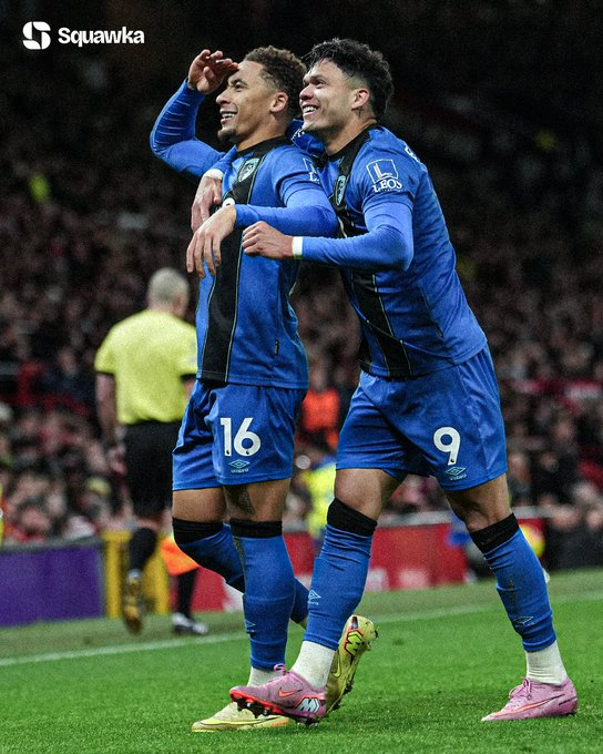 بورنموث هو أول فريق يسجّل 3 أهداف أو أكثر في ثلاث مباريات متتالية أمام مانشستر يونايتد على ملعب أولد ترافورد 