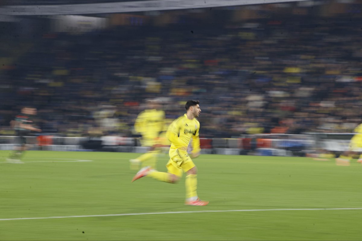 marcoasensio10's tweet photo. 🤝🏽💛💙 https://t.co/WN1OwO3jzD
