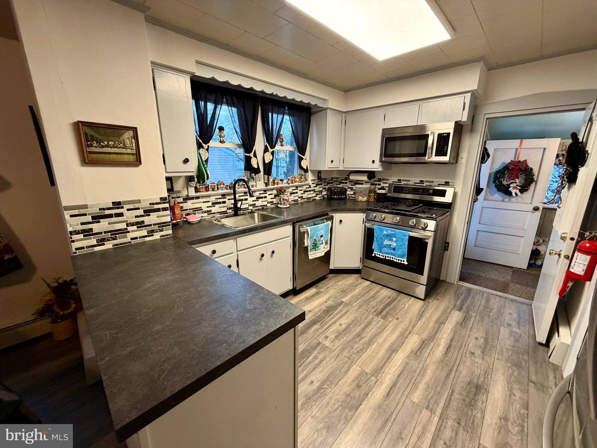 FamousJohnny's tweet image. 304 E LINDEN AVE, Lindenwold, NJ 08021 just hit the market!
Take a look at this awesome space: thefamousjohnnygroup.com/d8rdys80