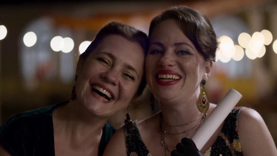 Adriana Esteves e Karine Teles em 'Benzinho', filme de Gustavo Pizzi seis vezes vencedor do Prêmio Grande Otelo, maior premiação do cinema brasileiro.