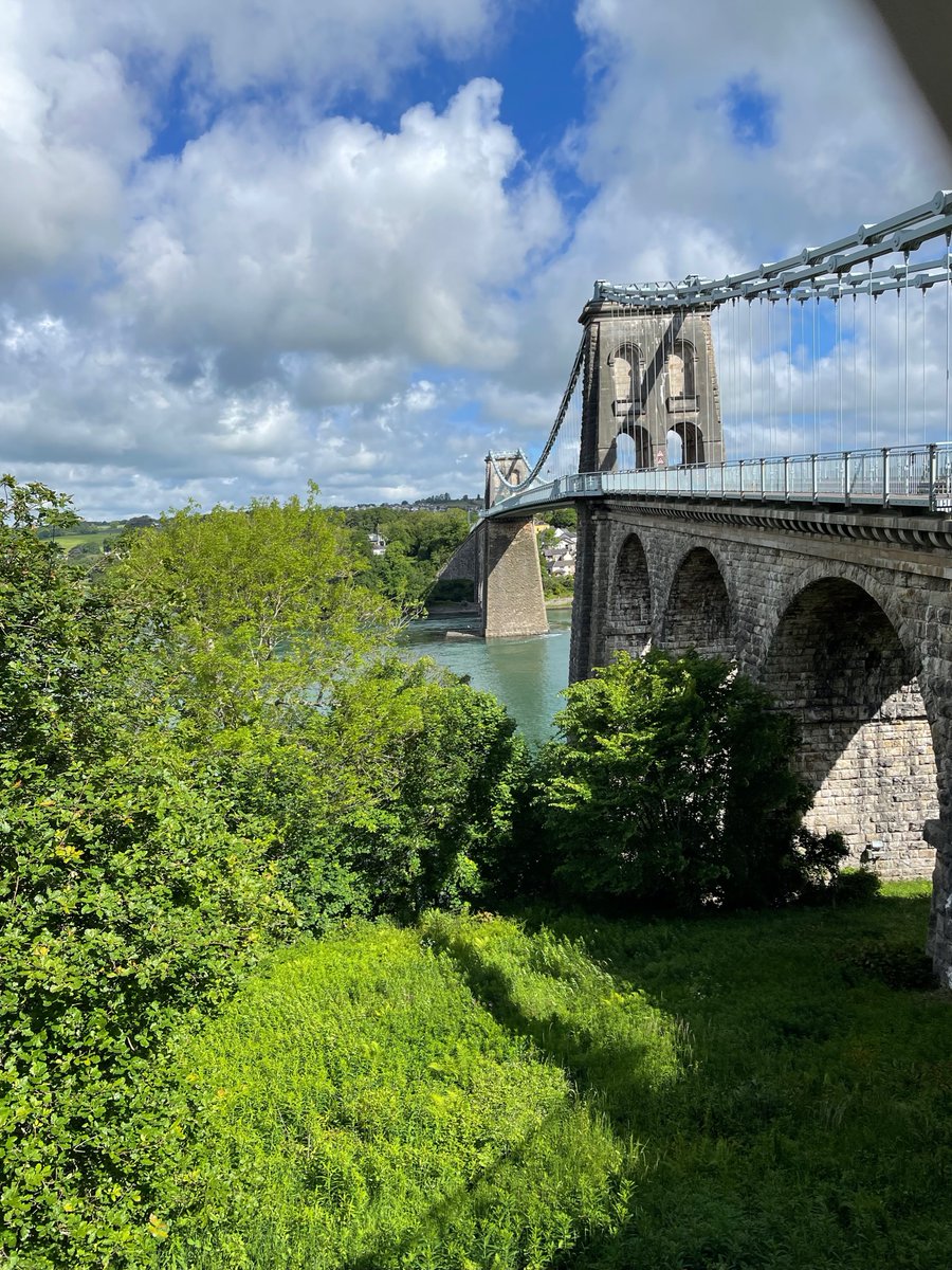 WalesGuides's tweet photo. Menai Bridge was officially opened on the 30 January 1826.
🌉 It's the world's 1st modern iron suspension bridge.
🌉Designed by Thomas Telford.
🌉It connects Anglesey to the mainland of Wales.
Photos: Amanda Whitehead &amp; Beth Whitney
#VisitWales #ThomasTelford #Wales #Cymru https://t.co/7swROXzZRk