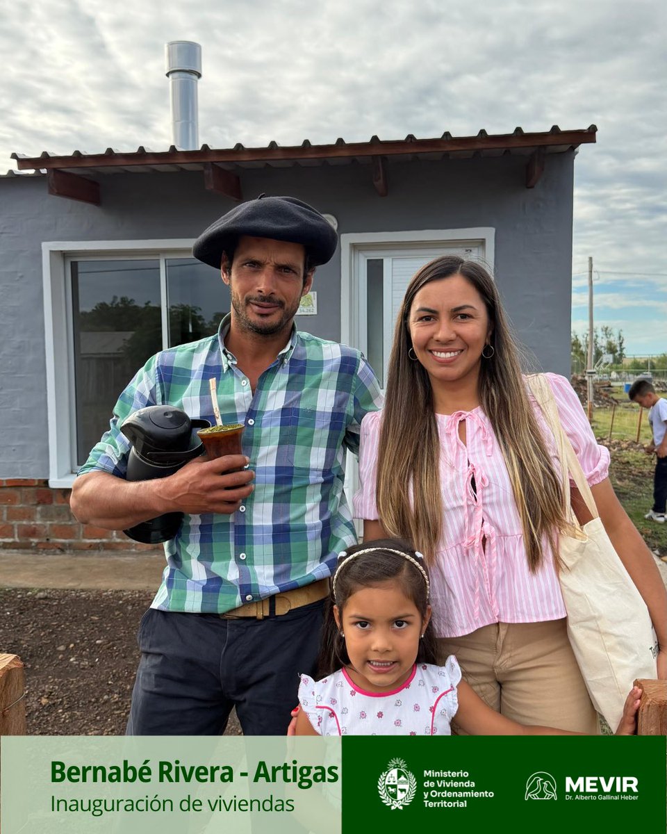 MevirOficial's tweet photo. 16 familias de Bernabé Rivera comienzan una nueva etapa 🏠
Hoy acompañamos la entrega de viviendas nuevas, readjudicadas y soluciones en planta urbana en Artigas. 

Con la presencia del presidente de MEVIR,@AndresLimaFA , y del director @federal, se realizó la entrega de viviendas nuevas, readjudicadas y soluciones en planta urbana en Artigas.

#MEVIR #BernabéRivera #Artigas #TerritorioQueVive