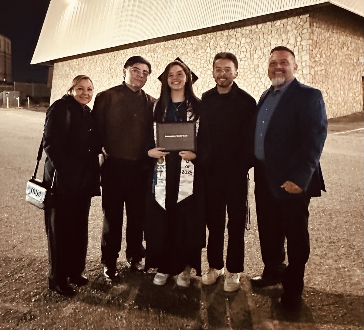 DWS_PK8's tweet image. Congratulations to my daughter, Genesis, on graduating from UTEP with her nursing degree. I am beyond proud. Standing next to all of my children—who are products of SISD and now each hold a bachelor’s degree—is truly one of my proudest moments. ❤️🎓@jim_vasquez20 @SISD_ES