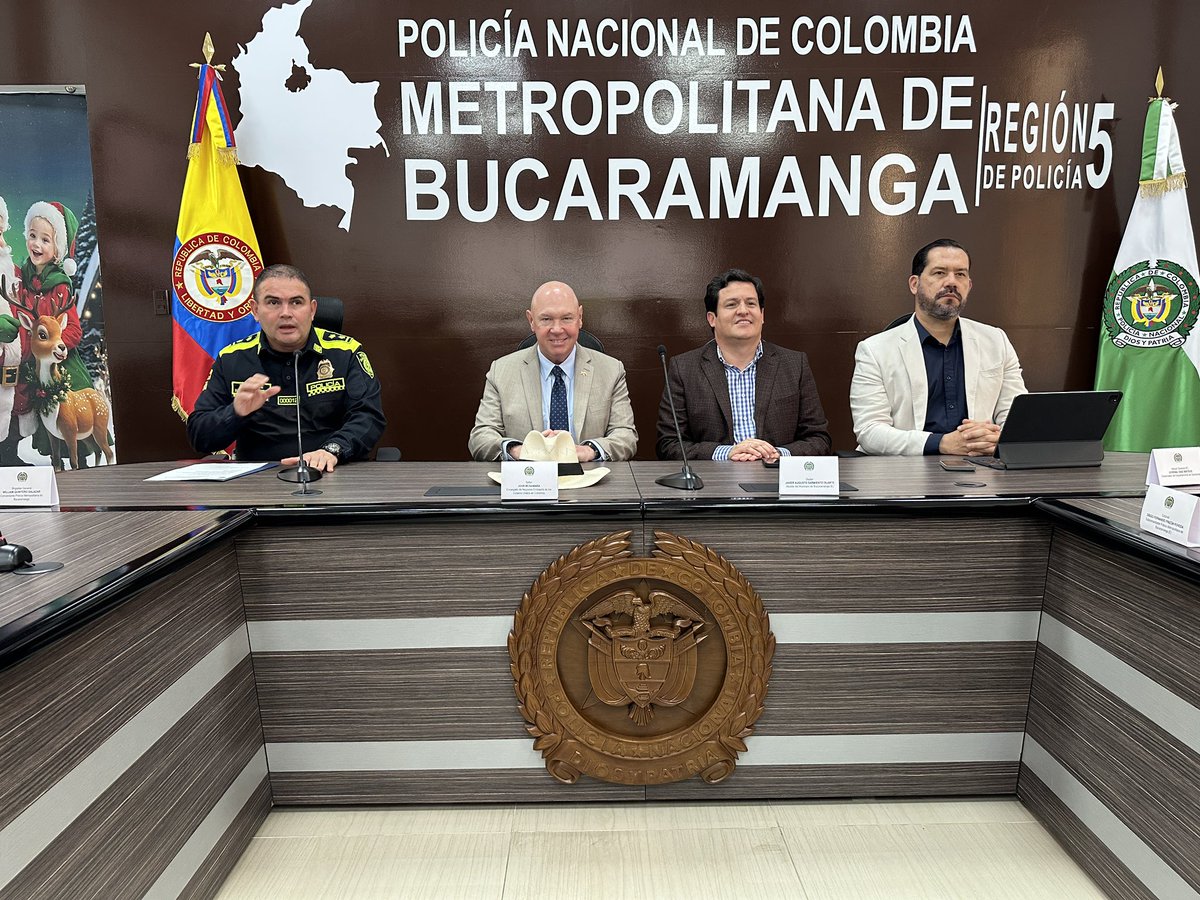 Fortalecer la seguridad ciudadana en Santander es una de nuestras prioridades compartidas.👮🚨

Desde la Ciudad Bonita, trabajamos hombro a hombro con el Gobernador <a href="/GralJuvenalDiaz/">General Juvenal Díaz</a> y el Alcalde (e) Javier Sarmiento <a href="/Jasavier/">Javier Augusto Sarmiento Olarte</a> por la adopción de tecnologías innovadoras que