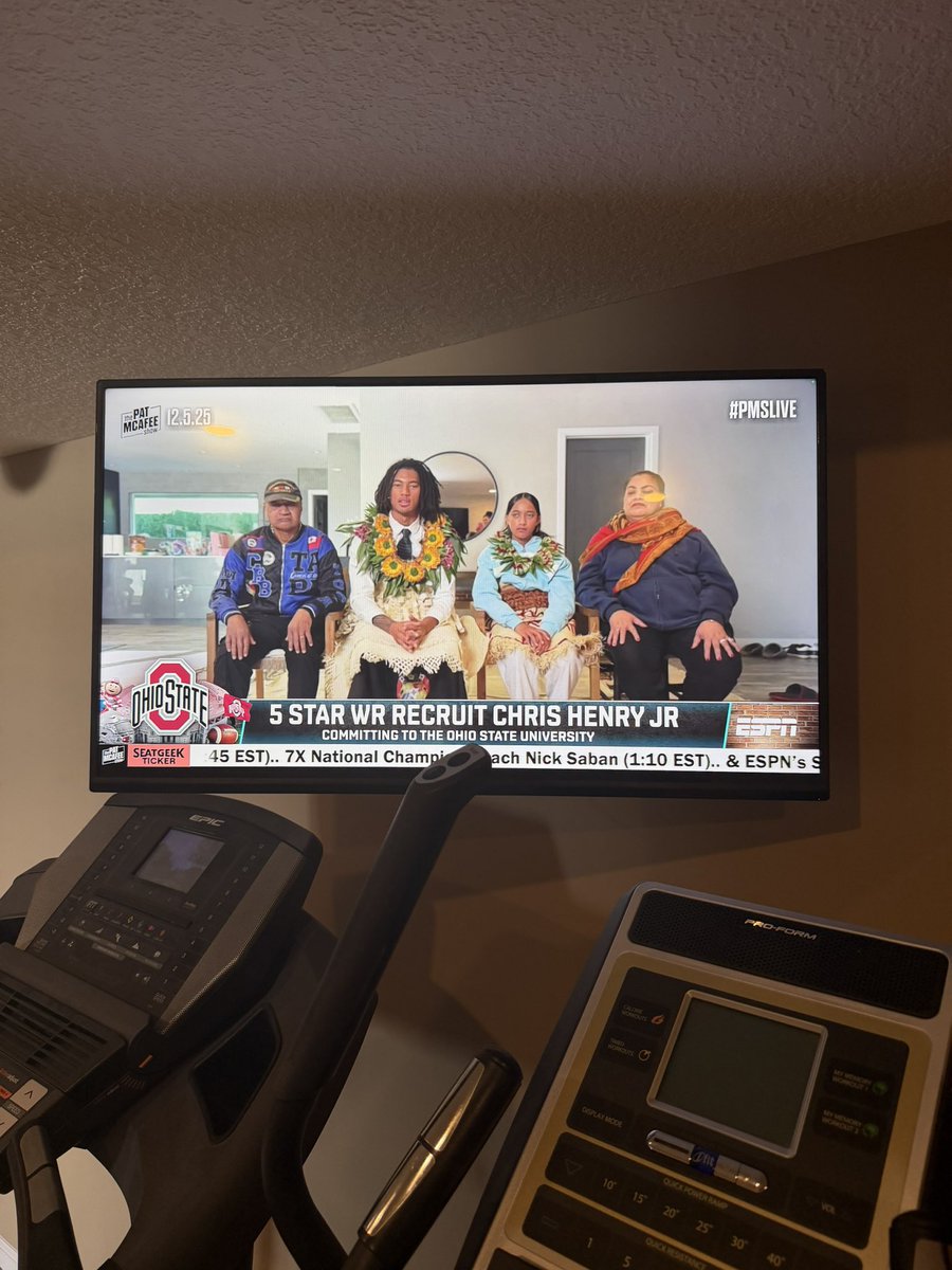 webby241's tweet photo. Been a fan of Pat’s since he joined CGD but really got into the show once it was added live on ESPN in 2023. Makes my noon workouts more enjoyable . Snapped this gem a few weeks ago when Chris Henry signed with the Buckeyes live on PMS. #PMSFANDUELFAMILY https://t.co/7B021mVoVV