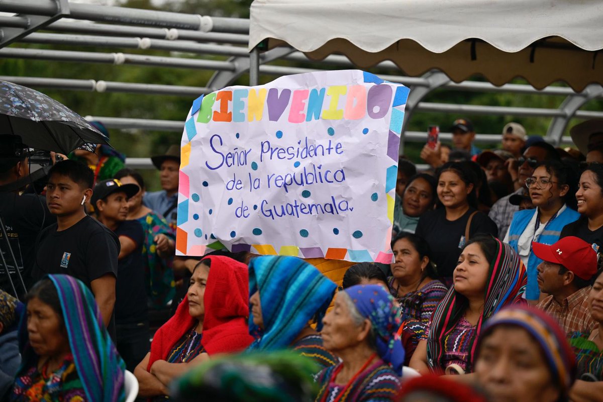 BArevalodeLeon's tweet image. Hemos inaugurado el Puente de los Mártires de Chixoy como un acto de memoria y justicia. Esta obra reconoce el dolor vivido por comunidades desplazadas y violentadas. Hoy el Estado asume su responsabilidad y honra a quienes nunca dejaron de exigir dignidad.