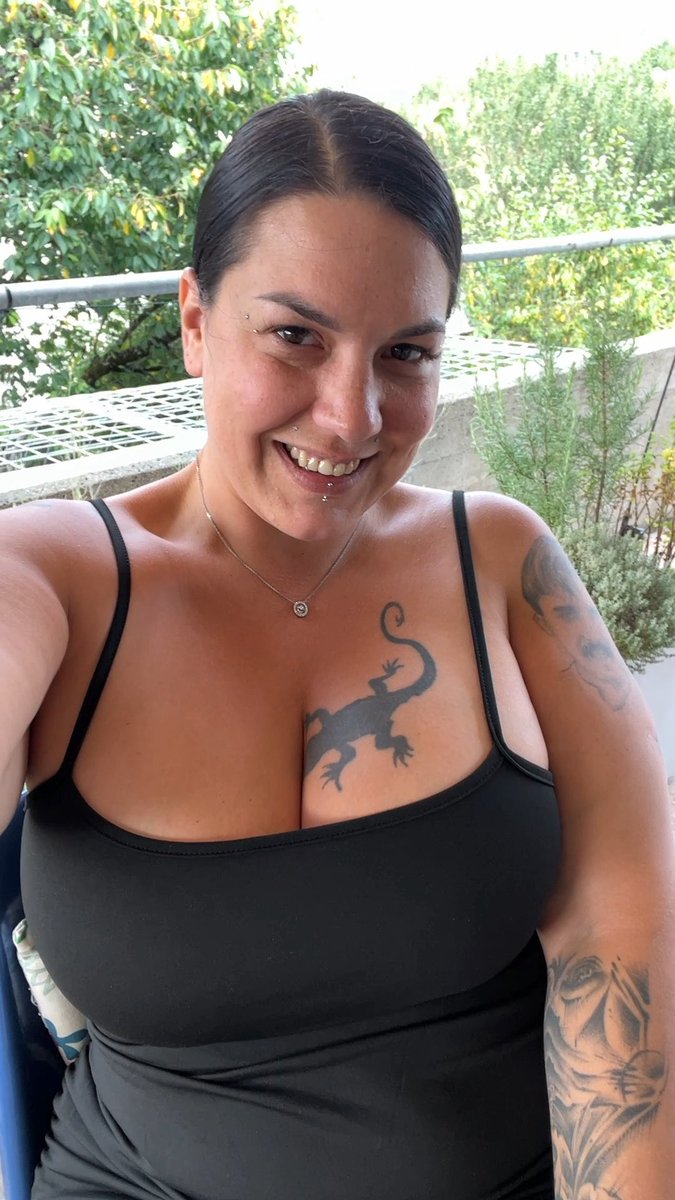 lola_splashez tweet media