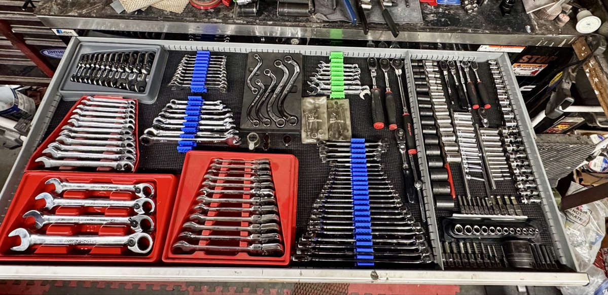 Azul_320's tweet image. Beautiful day in Southern Colorado. Sunny and 70. Out in the garage cleaning and organizing my lab equipment. Long overdue. #Snapontools