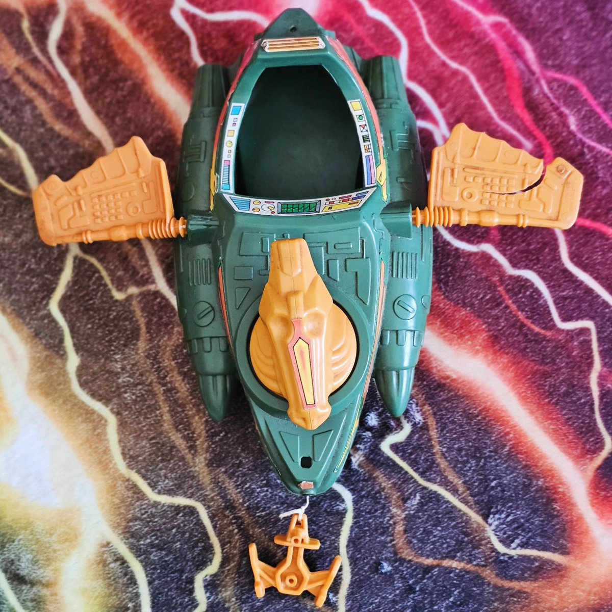 hilary_hildo13's tweet photo. Coolest thing I've found thrifting in FOREVER! Masters of the Universe Wind Raider 💚
#mastersoftheuniverse #80stoys #windraider #motu #mattel #matteltoys #80s #80scartoons https://t.co/97sF9av2Zy