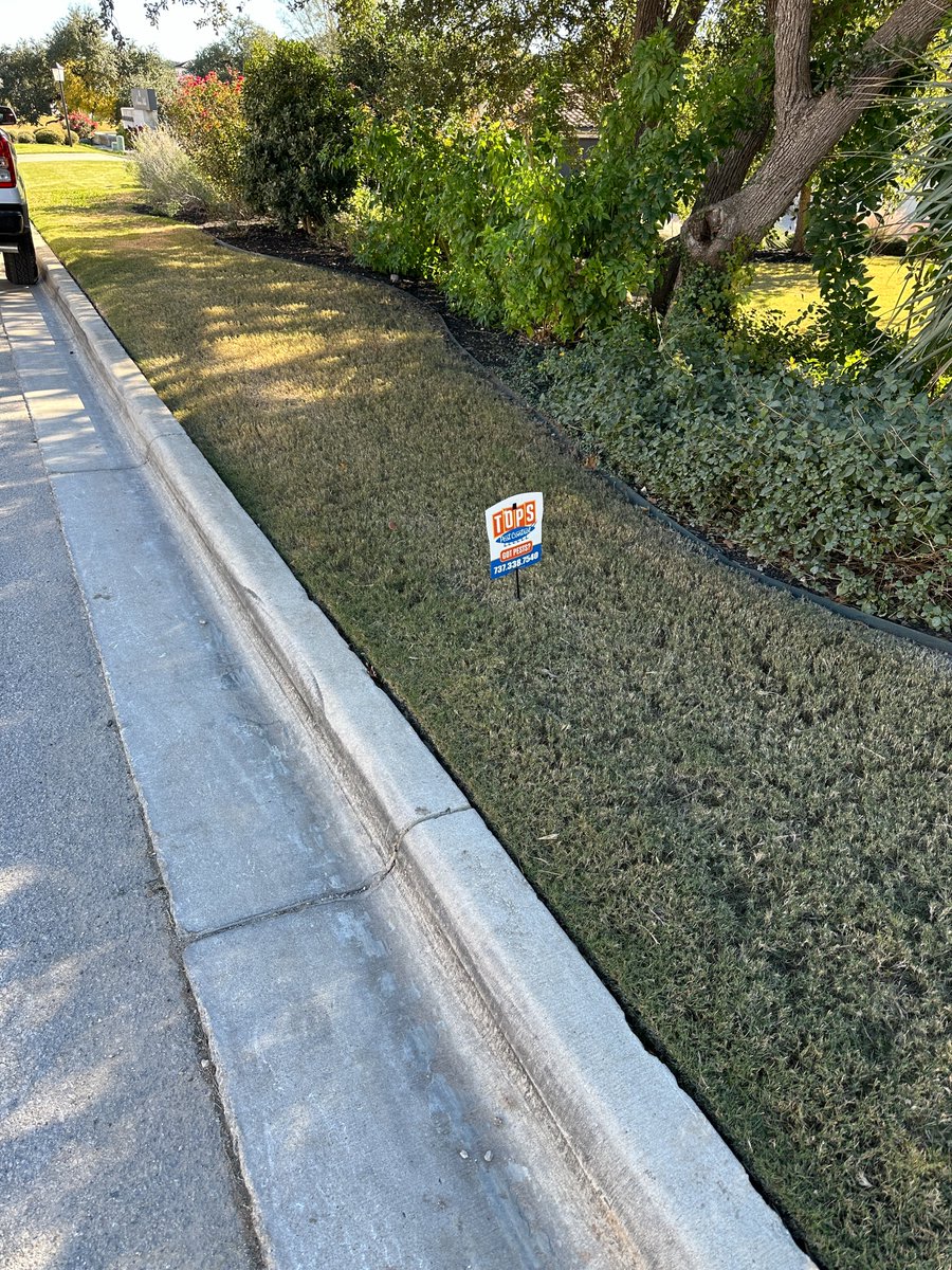 TOPSPest's tweet photo. Another home protected by TOPS Pest Control.
Locally owned, no contracts, and free re-treats when needed.
Thanks for trusting us to protect your home. https://t.co/t9Ruo1tGwd