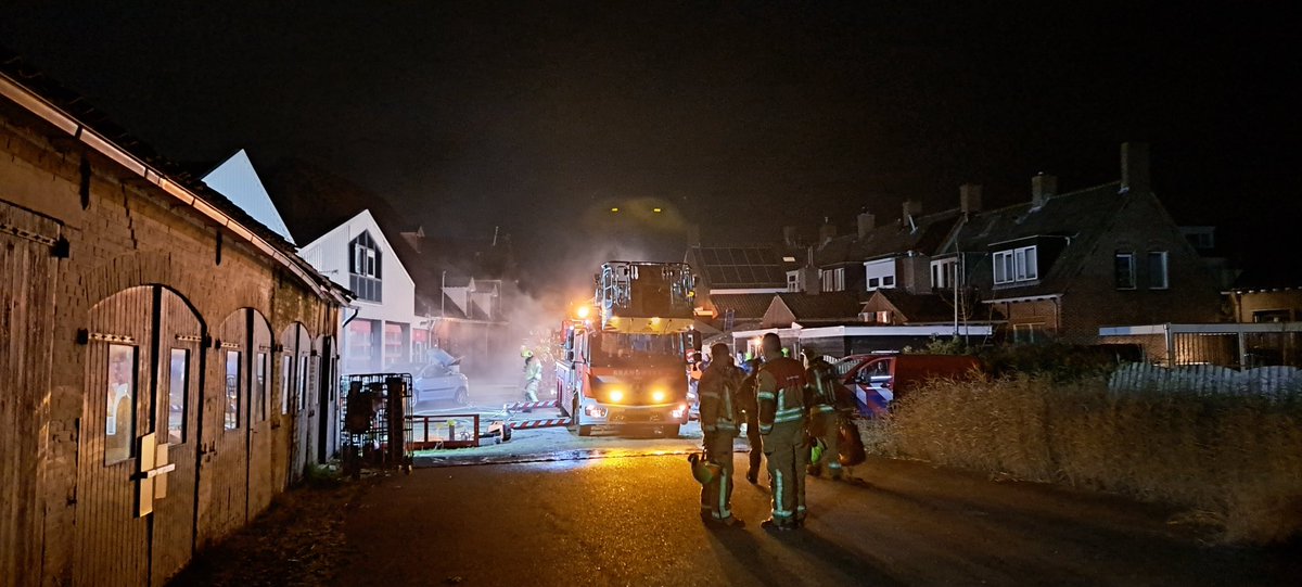 Vanavond was ik aanwezig bij de oefenavond van Brandweer Alblasserdam, waarbij ook ambulancedienst en team parate eenheid meededen. Goed om te zien hoe professioneel onze hulpdiensten hun werk doen. Deze keer een bijzondere locatie, bij de Manage.