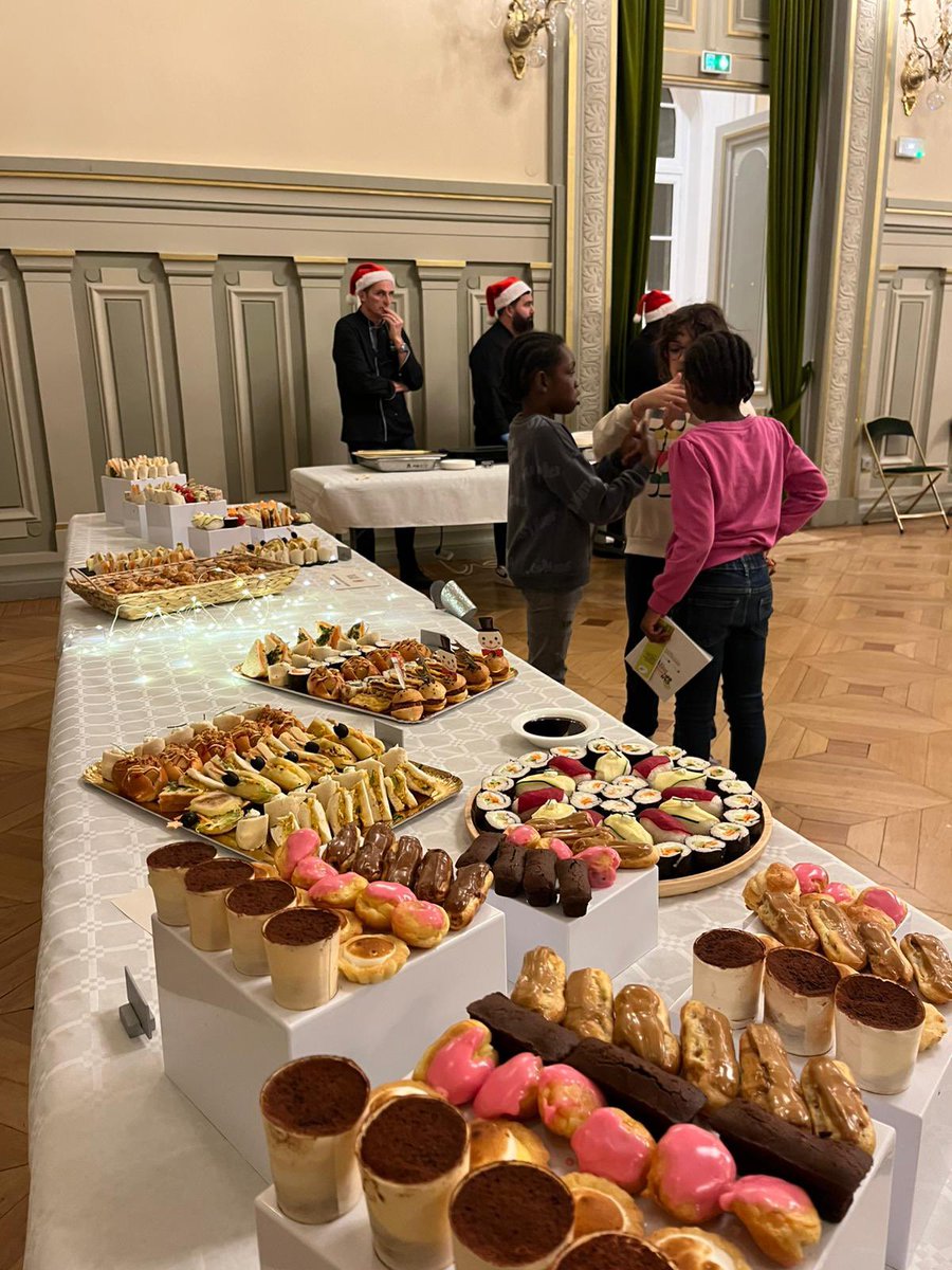 YMerzi's tweet image. Cérémonie d’accueil des nouveaux parents élus dans les CE et ÇA en @Paris19e Bravo et merci pour votre engagement quotidien à nos côtés pour défendre l’école publique ✊🤩