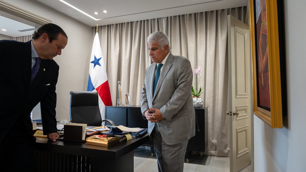 JoseRaulMulino's tweet photo. Grata llamada con el Presidente Electo @joseantoniokast, deseándole todo lo mejor a él y al pueblo chileno en este nuevo capítulo. Esperamos encontrarnos pronto y seguir fortaleciendo los lazos entre nuestros países, sobre la base de todo lo bueno que ya tenemos en común y generar más oportunidades para ambas naciones!