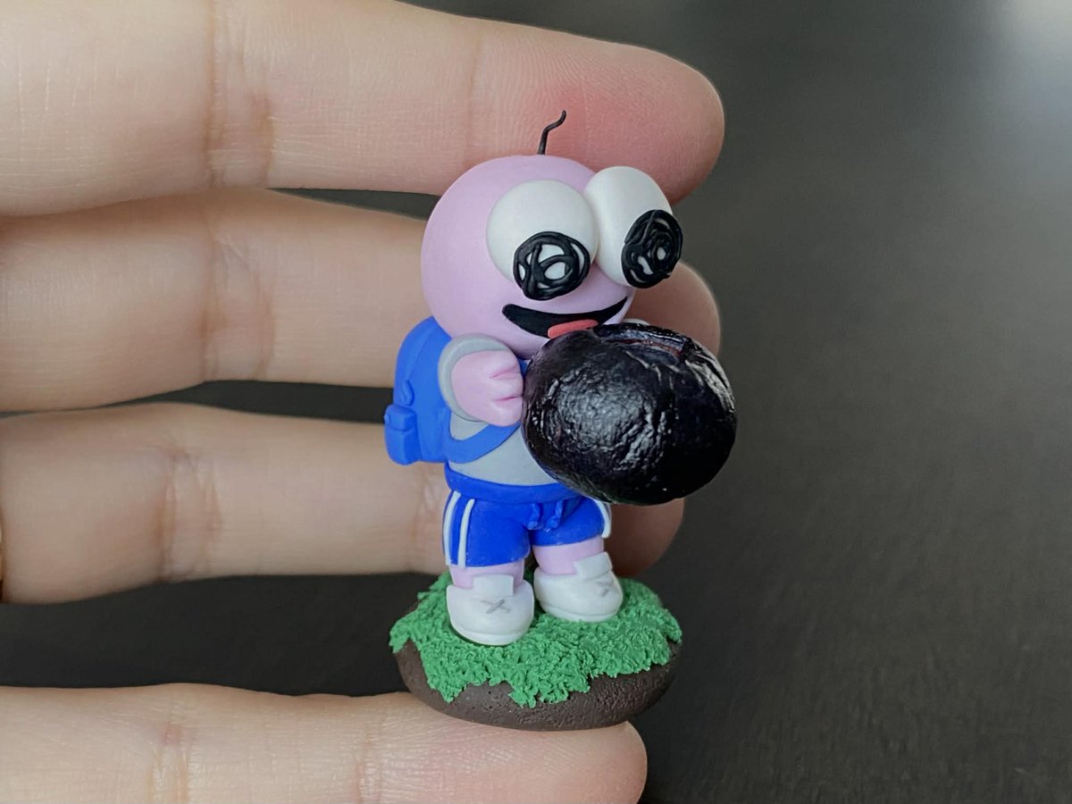polymer_kay's tweet photo. I finally had the time and motivation to sculpt something from #smilingfriends season 3! Pim with his hyper realistic blueberry was too cute not to recreate, and I think it turned out not bad ❤️ https://t.co/HMIOIh5kYg