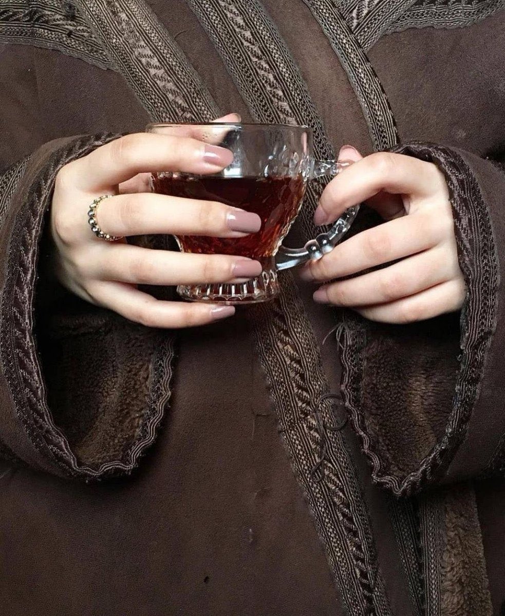 ضمـني بفروتـك عن برد #الشتـاء
ودفـني لا صـارت الأجـواء باردهہ

  #غراامباات_شتويه.