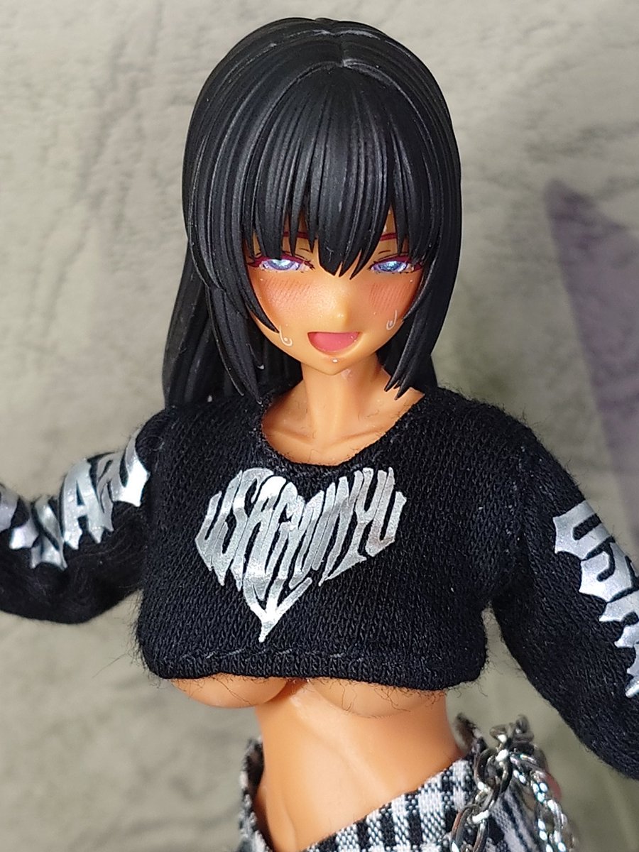 akatoraplus's tweet photo. こないだのAKで手に入れた品々第一弾。
うさぎゅうにゅうさんのところのDim MilkにさんでいぼっとさんのところのEカラーボディ、めだまやさんの水色めだまを装備したアメノウズメさん。
ストリートファッションっぽくていいっすね〜。ブレイクダンス踊りそう。
#うさぎゅうにゅう #さんでいぼっと https://t.co/gDyBmcIX1E