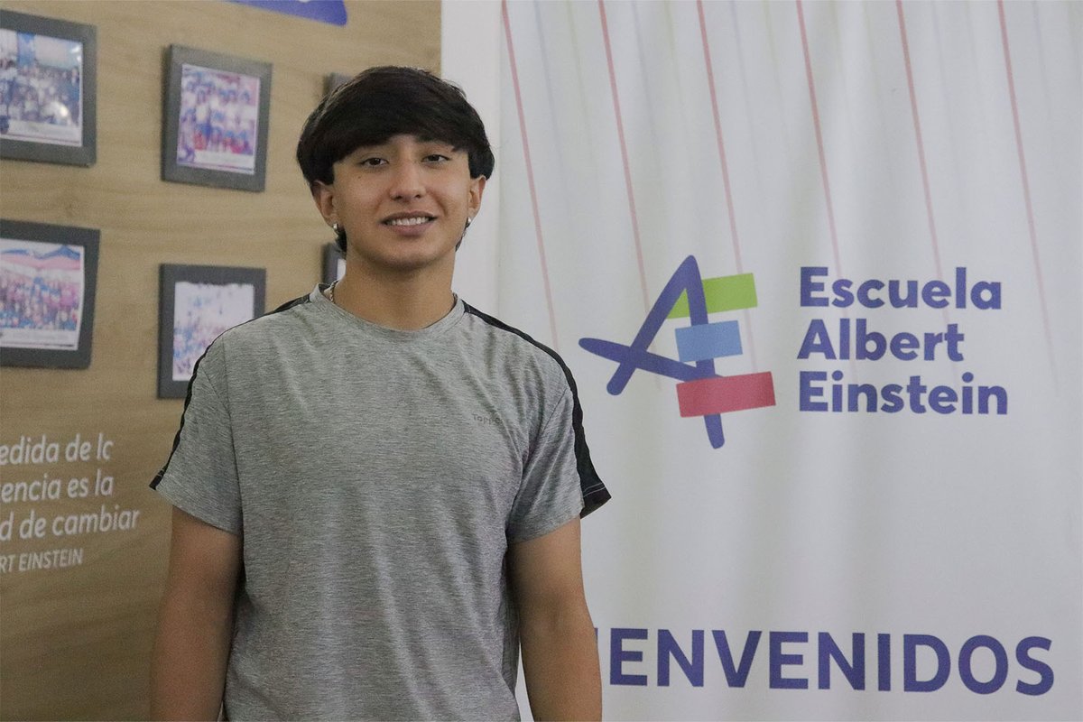 ULPSanLuis's tweet photo. Por primera vez un alumno de la Albert Einstein ganó la Beca Edesal 🏆

🏅 Se trata de Aldo Torres Brandani, uno de los 10 adjudicatarios de San Luis . Su proyecto propone crear mayor eficacia energética en las casas.

📲 Leé la nota completa 👉🏻 https://t.co/ZczEBZ44rG https://t.co/c6H7Y6pQmQ