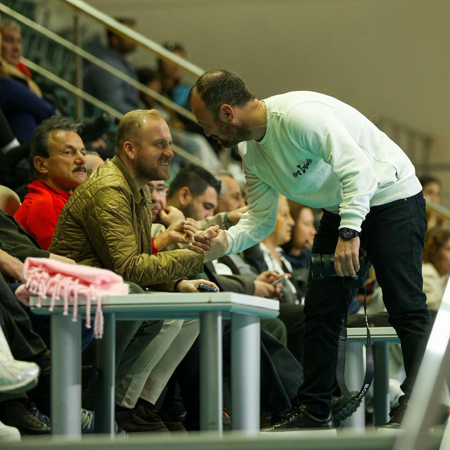 Biz, bağlılığımızı gizlemeden; sadakatle bağlı olduklarımızın gözlerinin içine bakarak konuşuruz. Bir an olsun davamızdan vazgeçmedik, tereddüt etmedik. Liderimize olan sadakatimizi her şartta ve her zeminde açıkça gösterdik.

<a href="/dbdevletbahceli/">Devlet Bahçeli</a> 
<a href="/MHP_Bilgi/">MHP</a> 
<a href="/UlviYonter/">Dr.İzzet Ulvi YÖNTER</a>