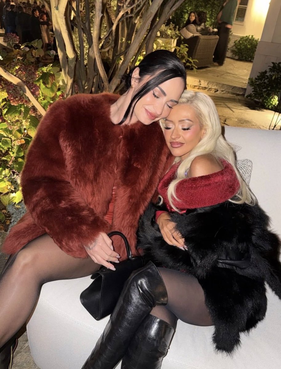 BICONlC's tweet image. Xtina and Demi reunion omg