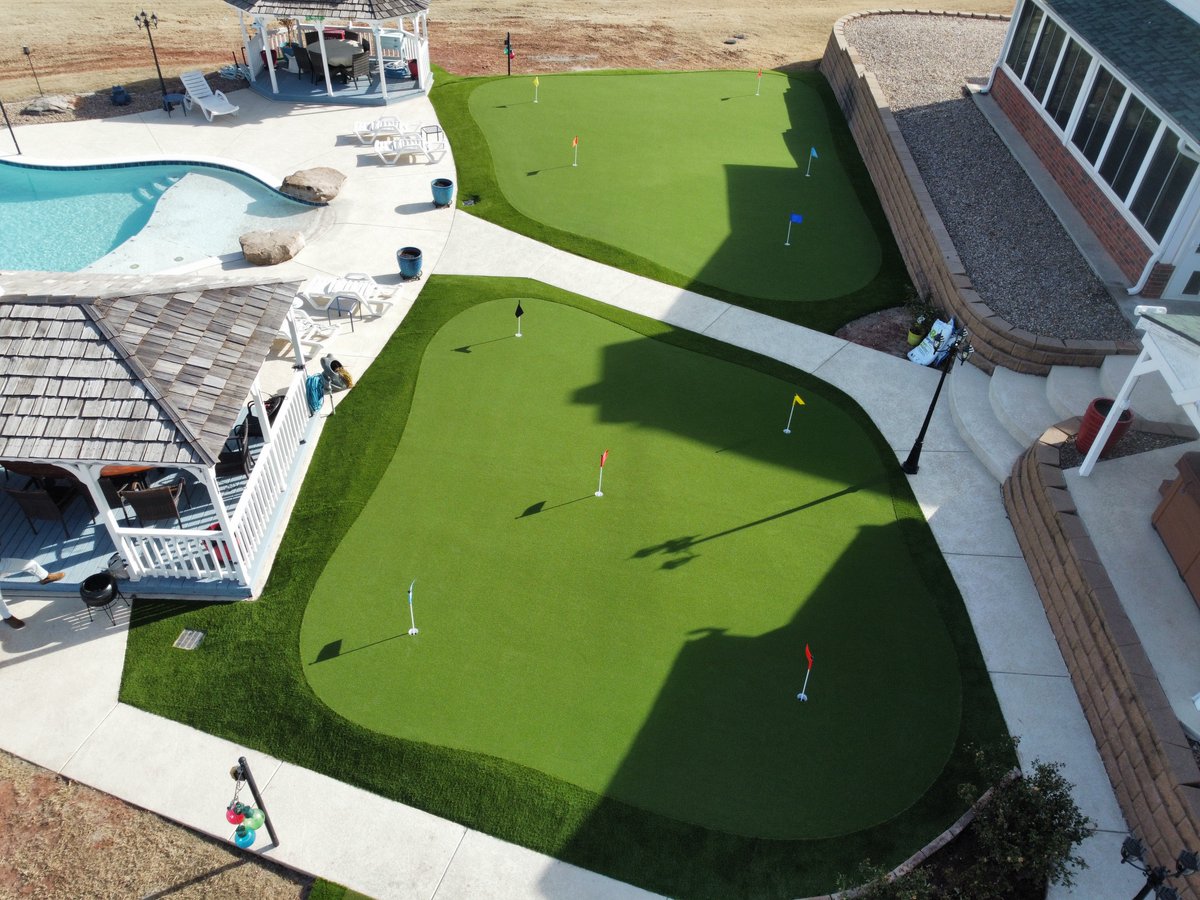 ⛳ Just in time for the holidays! This backyard is now a golf paradise with 2,300 sq ft of PGA-approved Precision Putt and SYNNatural 35 fringe. 🌿 As seen on the #TGL GreenZone, SYNLawn ranks #1 in performance. Bring tour-level golf home!