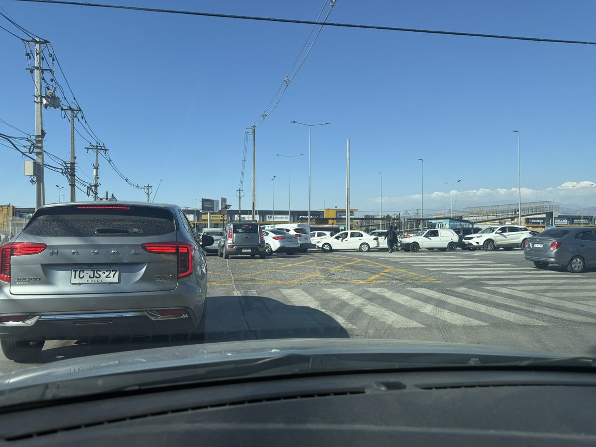 veneneli's tweet photo. Atrapados en la autopista @Vespucio_Norte desde Enea dirección Maipú, pero el tag funciona perfectamente, ¿cuando habilitan el paso sobre nivel de Claudio Arrau?
@MTTChile https://t.co/Ir0CXUnyYo