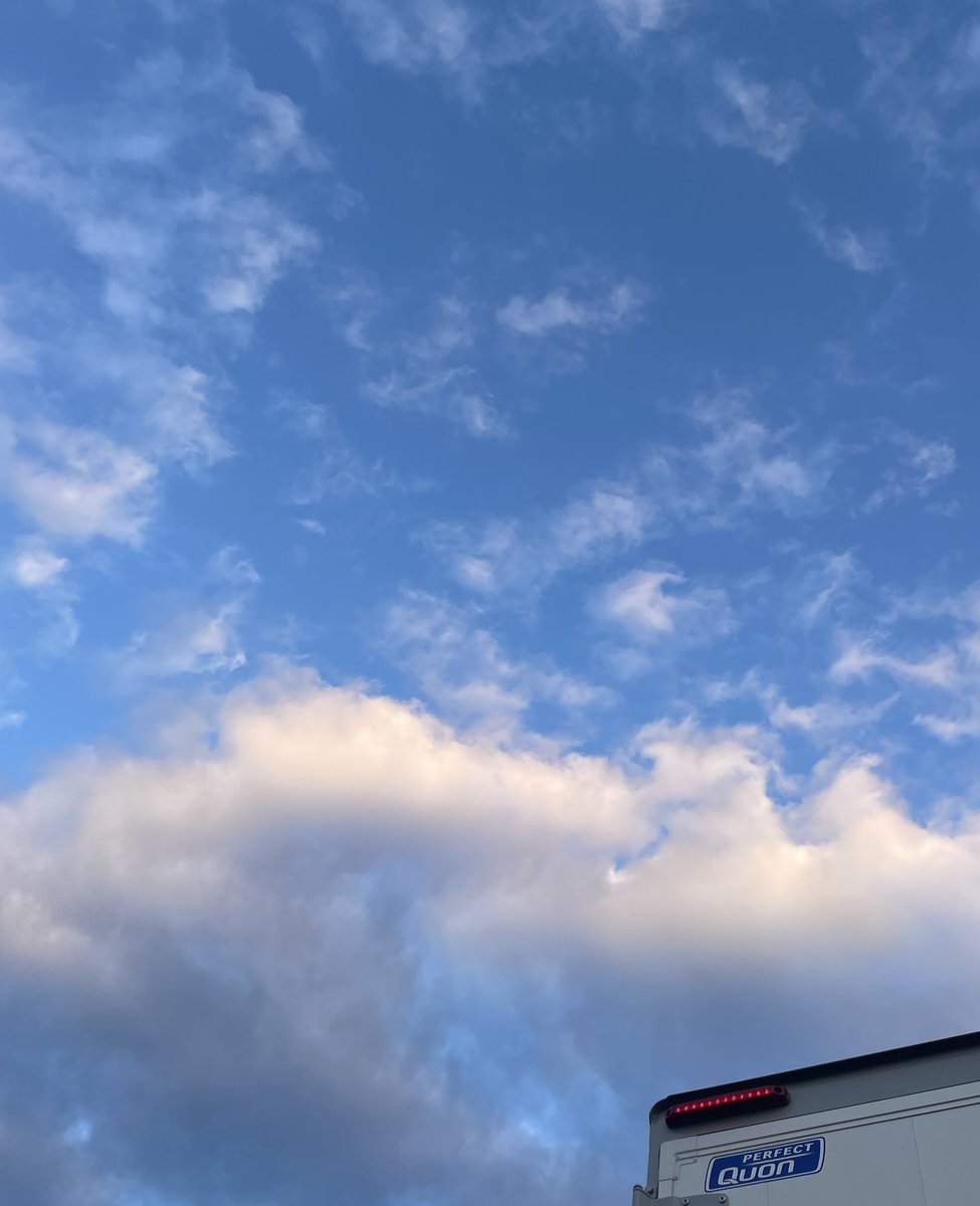 kenken1833is's tweet photo. ☀️おはようございます

12℃予報な火曜日

🚛昨日前橋から引き取った荷物を降ろしたら

朝積みで東京都江東区へ

昨日🛣️🧂塩カルで真っ白😆💦

☀️晴れ予報だったから
✨🚛洗車して帰ってよかった😊

今日もいい一日���ありますように😄 https://t.co/KX5FXu7tyx