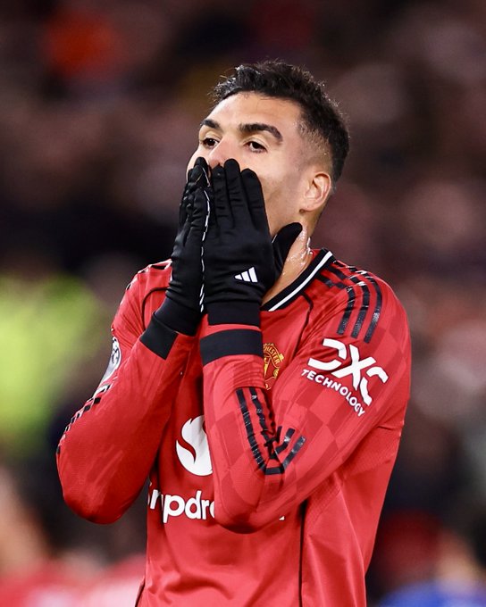 مانشستر يونايتد لم يحقق أي فوز في آخر ثلاث مباريات له على أرضه في الدوري الإنجليزي الممتاز.. مانشستر يونايتد 4-4 بورنموث. مانشستر يونايتد 1-1 وست هام. مانشستر يونايتد 0-1 إيفرتون 