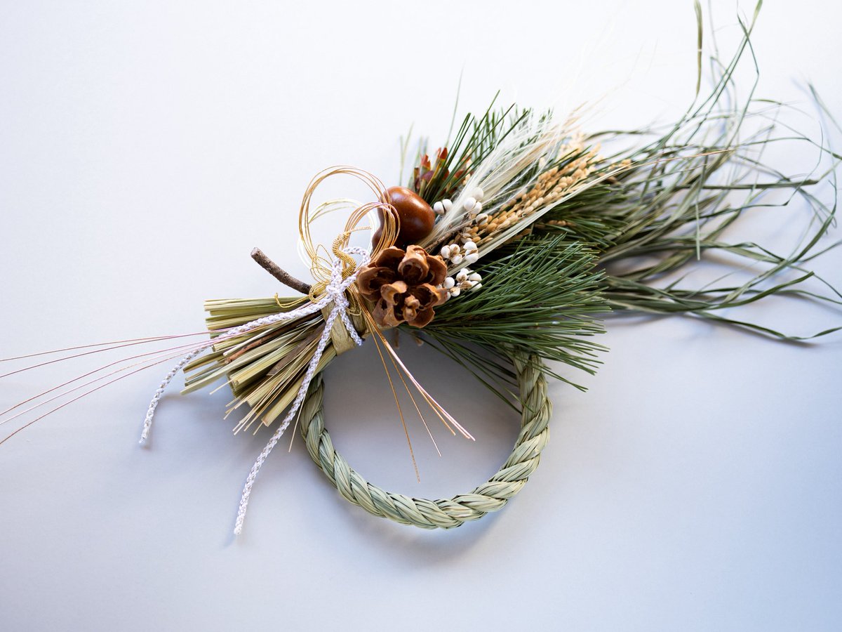 juncom06's tweet image. まだクリスマス🎄前だけど
お正月飾りをgui flower kamakuraさんで

松は長持ちするけど、松だけ何回か
お水を霧吹きした方がいいのかな〜🤔