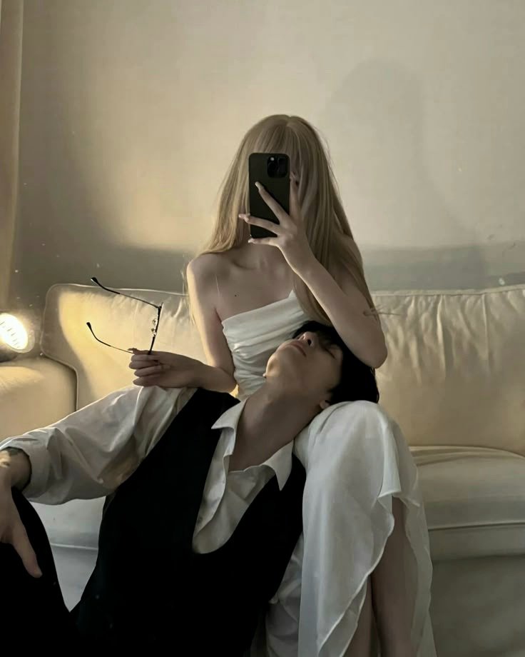 ᅟ
Para todo o sempre, meu amor, eu irei te servir e te amar de corpo, alma e arte. A cada dia mais eu tenho certeza que toda a minha jornada de vida teve o intuito de me tornar o homem perfeito para te fazer feliz. O seu lobo. Feliz quatro meses de namoro, minha princesa. 
ᅟ