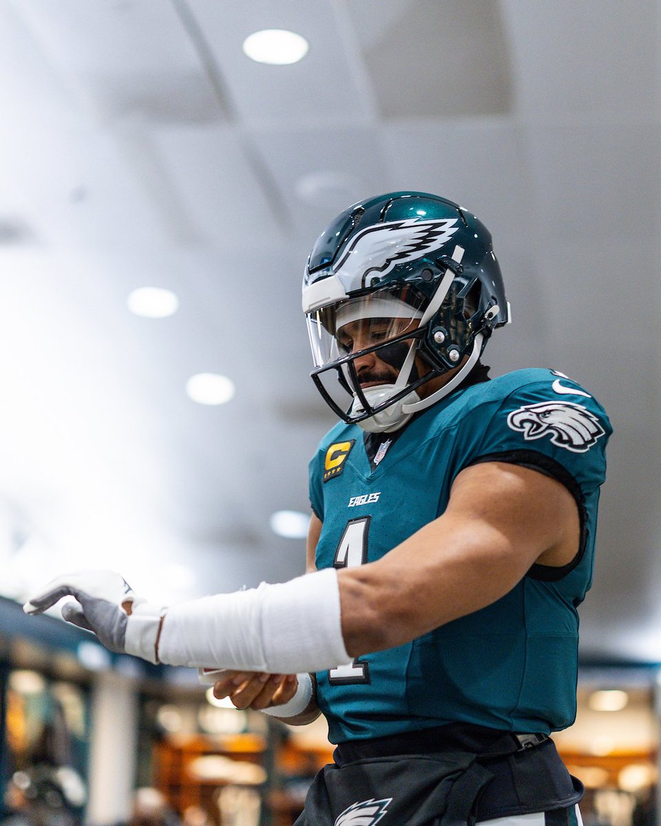 Moments before kickoff
@JalenHurts x #ProBowlVote