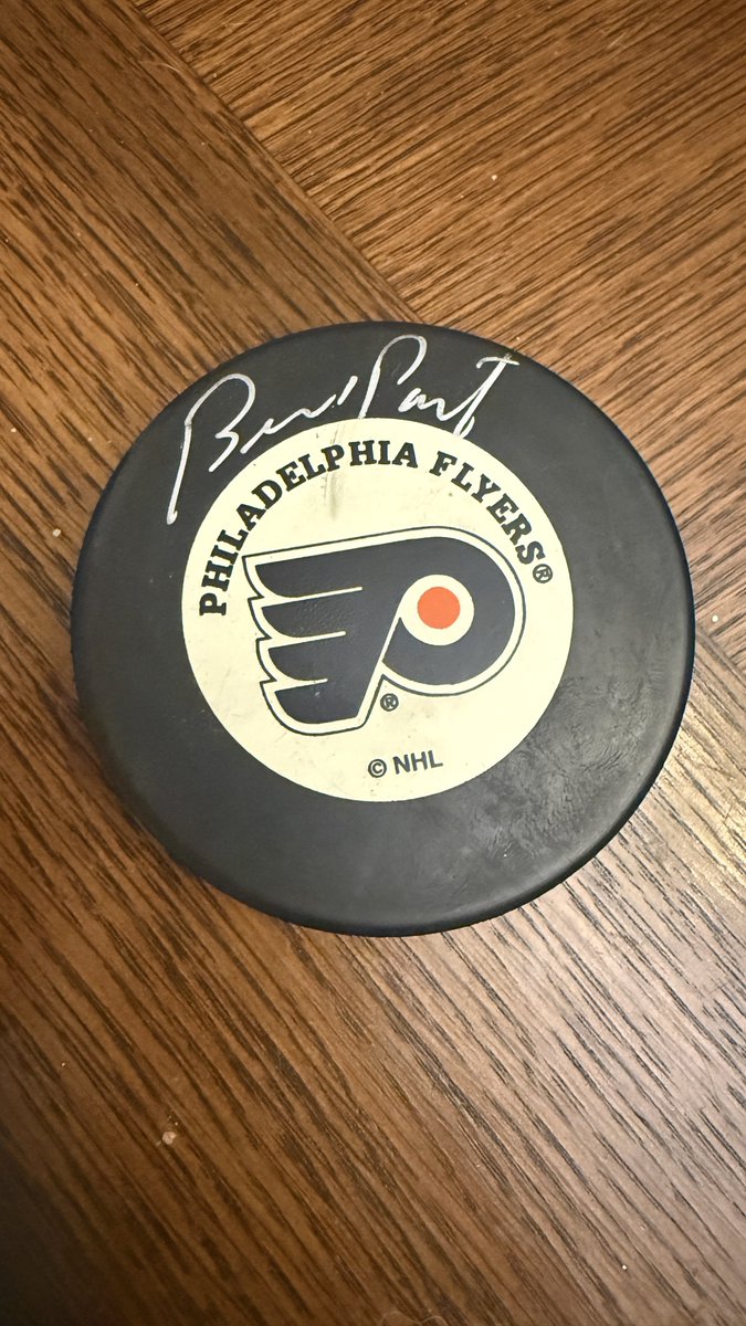 MarkFusetti's tweet image. Here’s an autographed puck of the greatest Flyers goalie the late HOF Bernie Parent. Like, comment retweet for your chance to win it. I’ll pick the winner this time tomorrow.