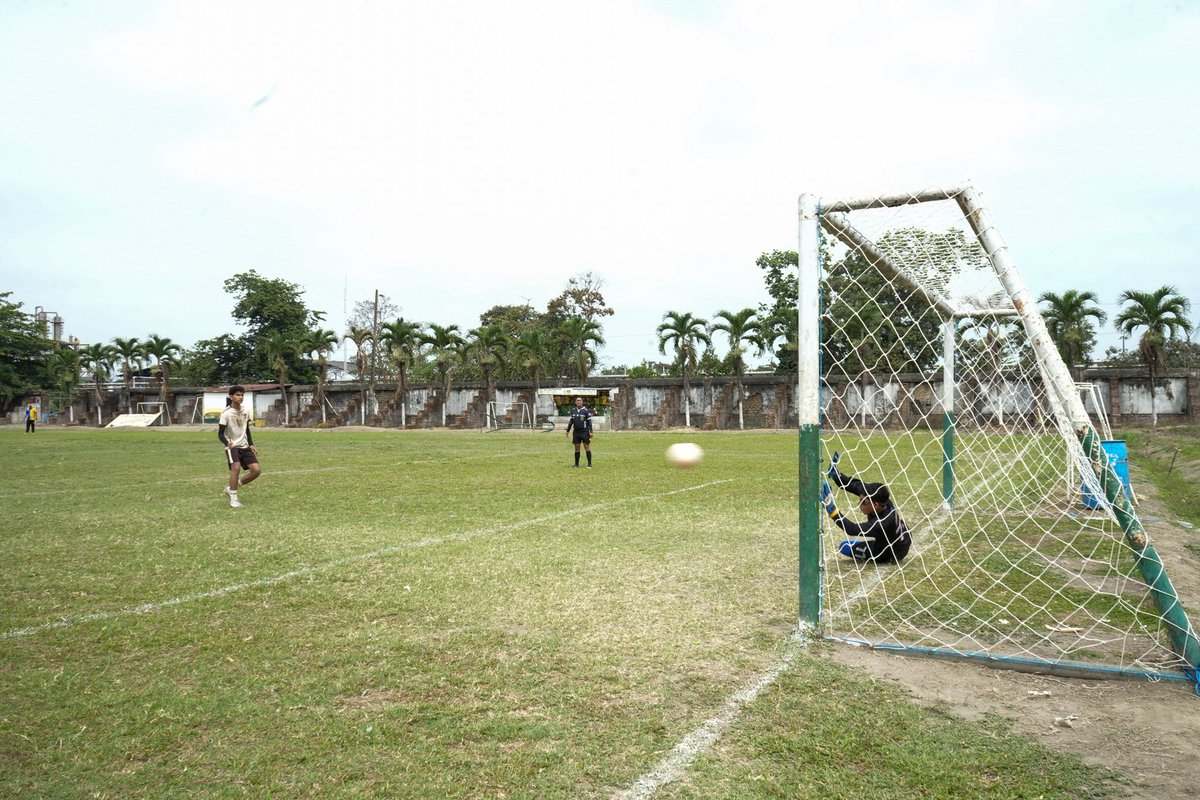 ¡Qué nivel el Intercolegial! 🙌⚽

Las semifinales se jugaron con garra, talento y compañerismo.

En #Milagro creemos en el deporte como espacio de unión y oportunidades.