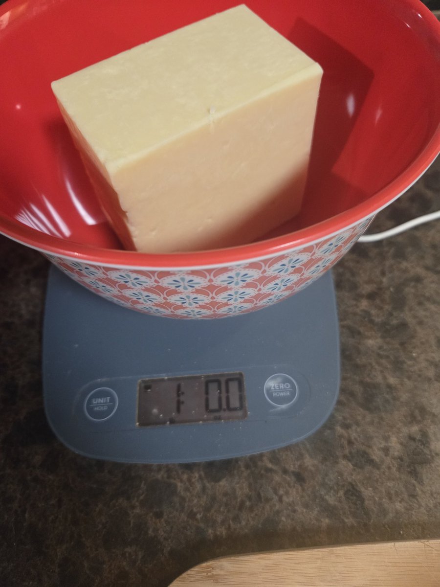 CraftWriteFlaut's tweet image. I'm not good for much but I can eyeball a pound of cheese with excellent precision.